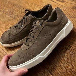 Vince men’s sneakers in brown suede